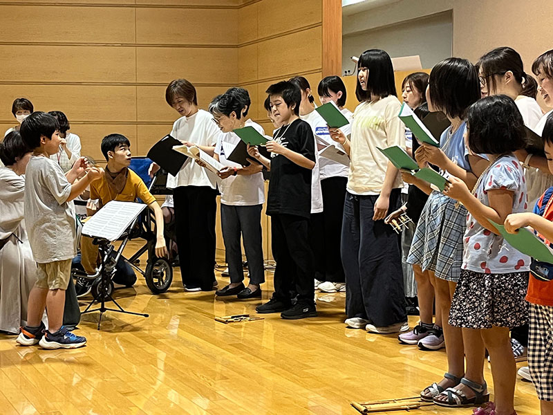 仙台　 東北で初　「いのちの授業」に156人　  放デイ児童や労災病院合唱団も歌を
